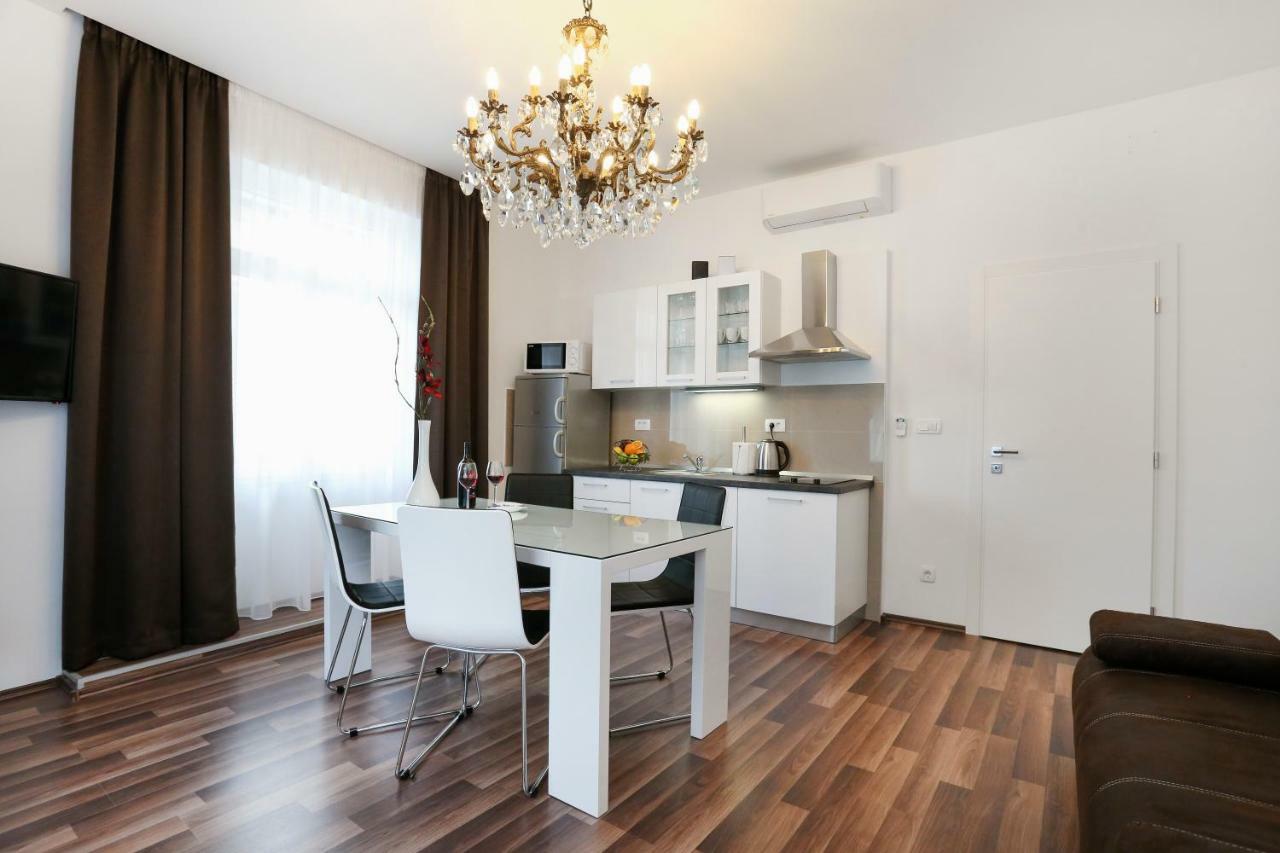 Marton & Martinis Superior Apartments - Spacious One-Room Apartments - Excellent Location Within Walking Distance Of Diocletian'S Palace And Bacvice Beach - The Best Restaurants Within Walking Distance - Buralux Properties Split Bagian luar foto