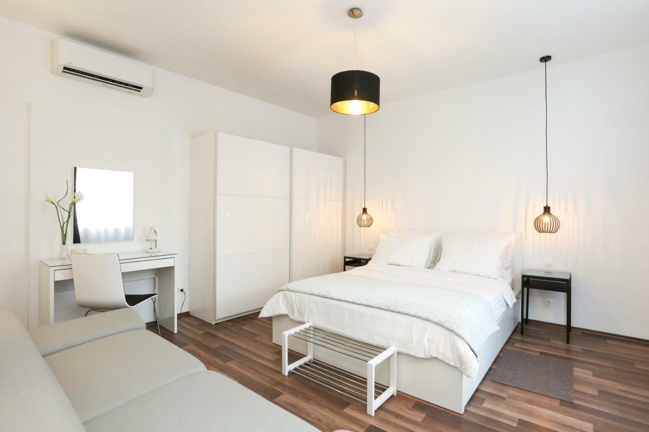 Marton & Martinis Superior Apartments - Spacious One-Room Apartments - Excellent Location Within Walking Distance Of Diocletian'S Palace And Bacvice Beach - The Best Restaurants Within Walking Distance - Buralux Properties Split Bagian luar foto