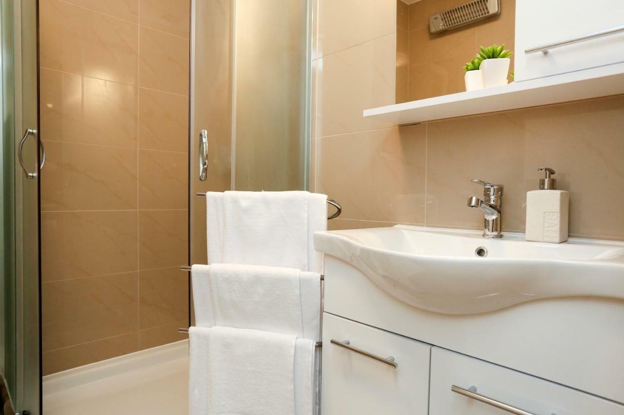 Marton & Martinis Superior Apartments - Spacious One-Room Apartments - Excellent Location Within Walking Distance Of Diocletian'S Palace And Bacvice Beach - The Best Restaurants Within Walking Distance - Buralux Properties Split Bagian luar foto